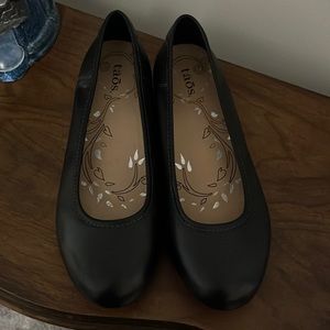 Taos Rascal black leather shoe. Brand New  size 8